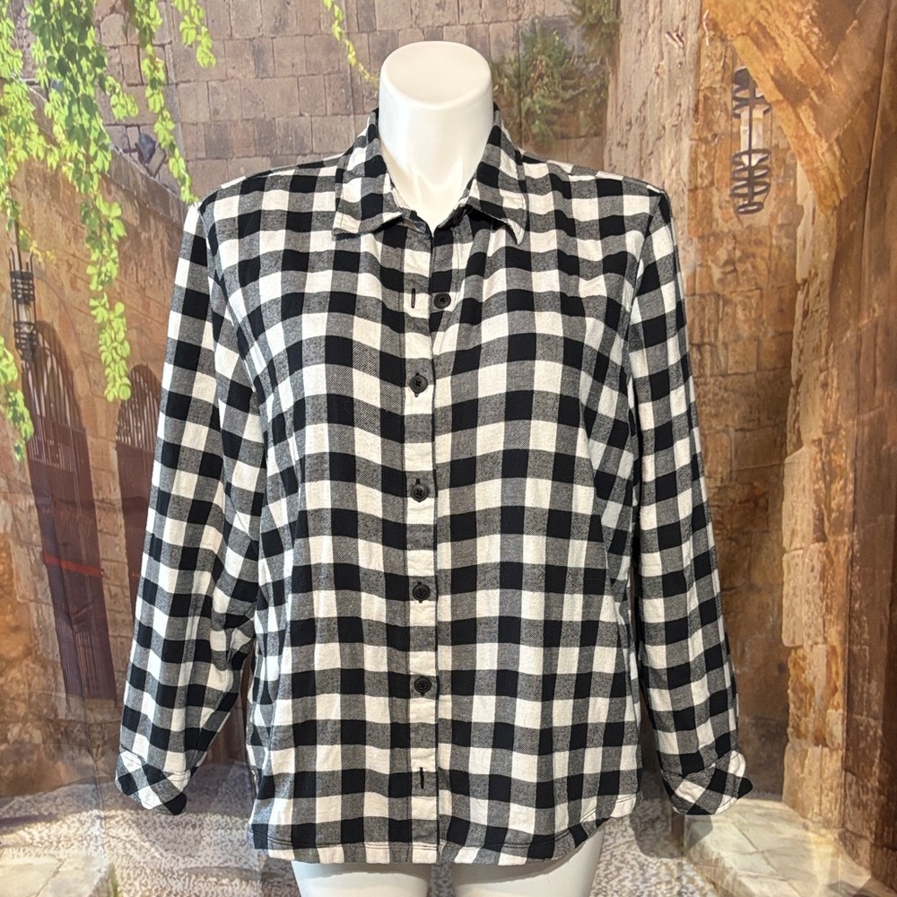 Black and White Checkered Button-Up Lined Flannel Shirt